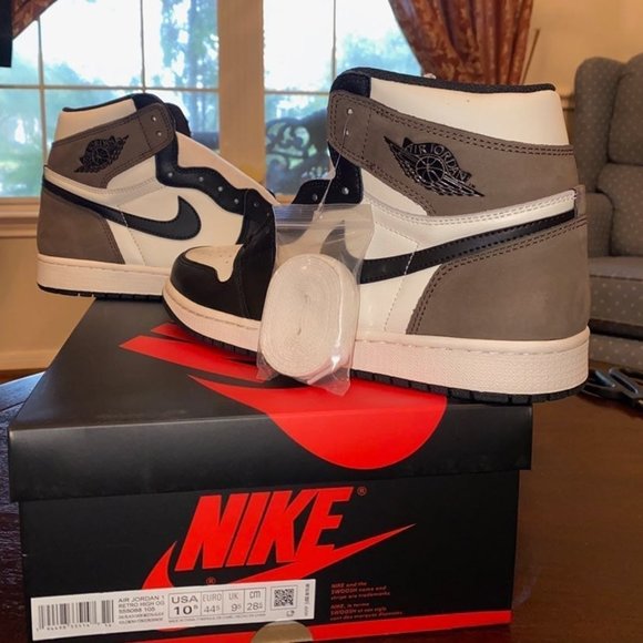 Air Jordan 1 Retro High OG - Dark Mocha - Picture 2 of 11